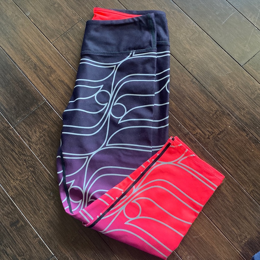 Fluorescent cropped leggings